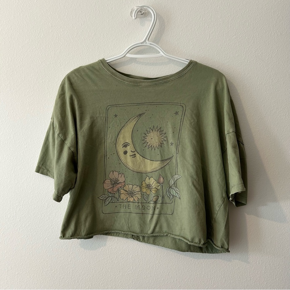 American Eagle AEO floral moon crop tee